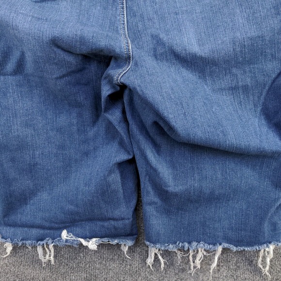 Torrid Women's Bombshell Flare Cut Off Jean Shorts Blue Size 26 Cotton Blend - Picture 4 of 11